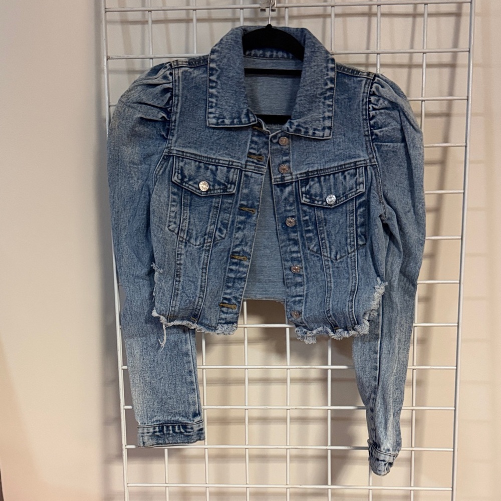 Denim light Blue Cropped Jacket with Structured sleeves size Small